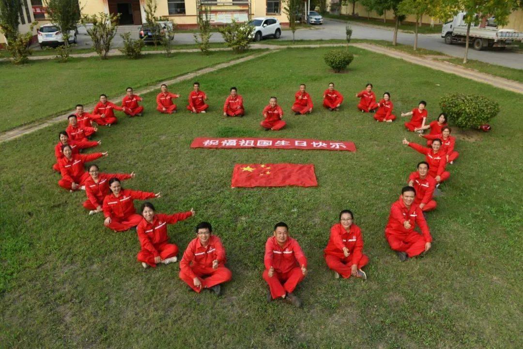 逃离古老的乡村房子